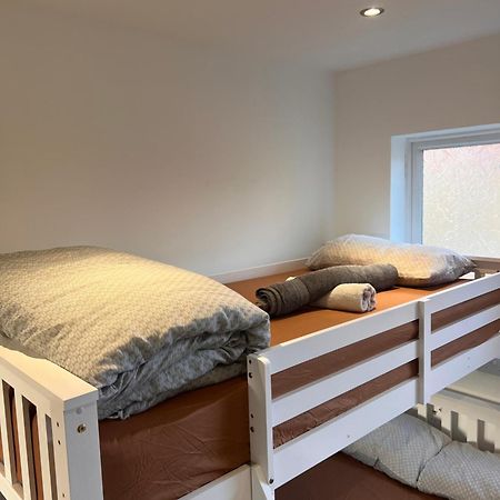 1 Bedroom & Bathroom Dorney Bagian luar foto
