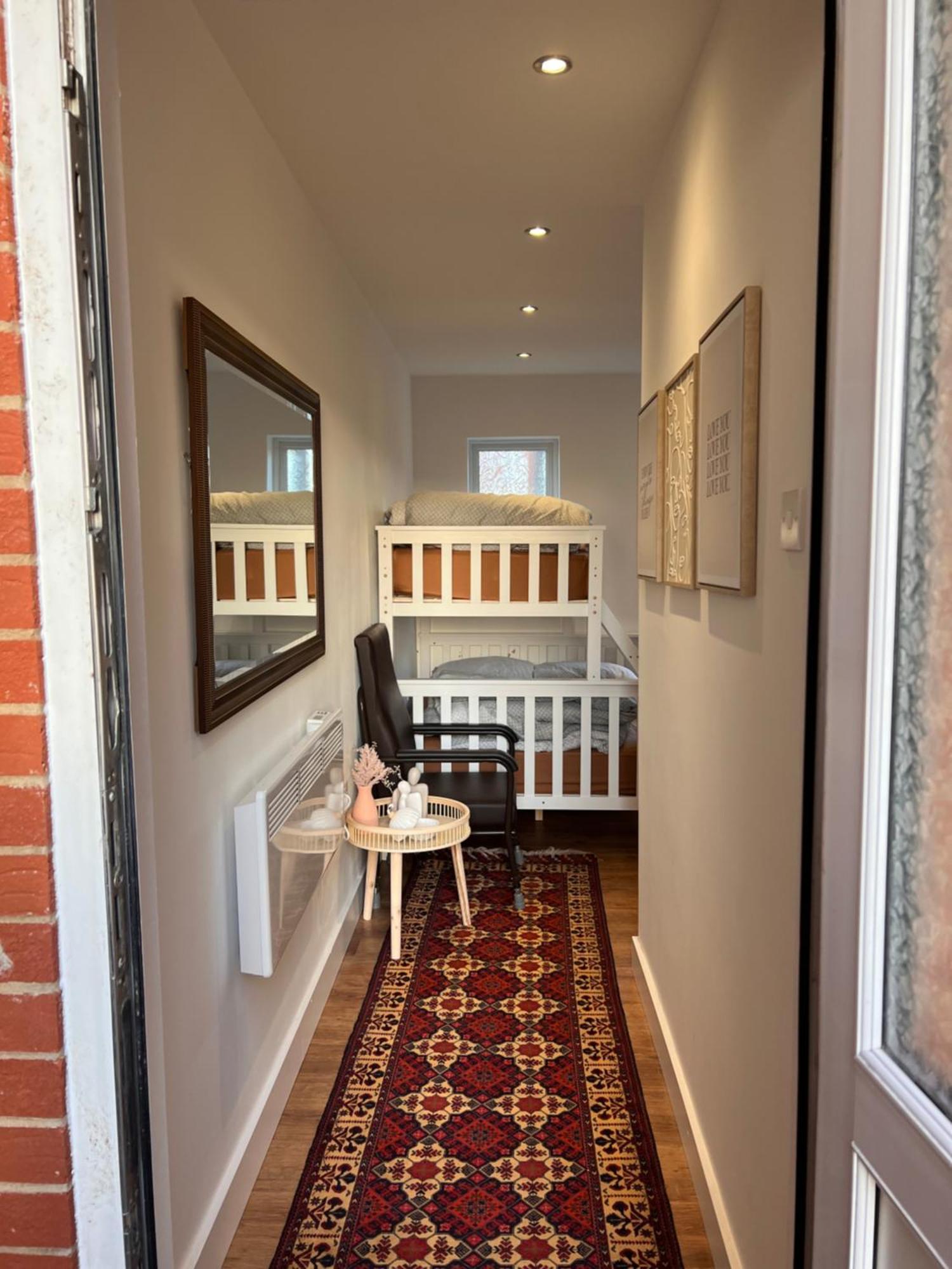 1 Bedroom & Bathroom Dorney Bagian luar foto