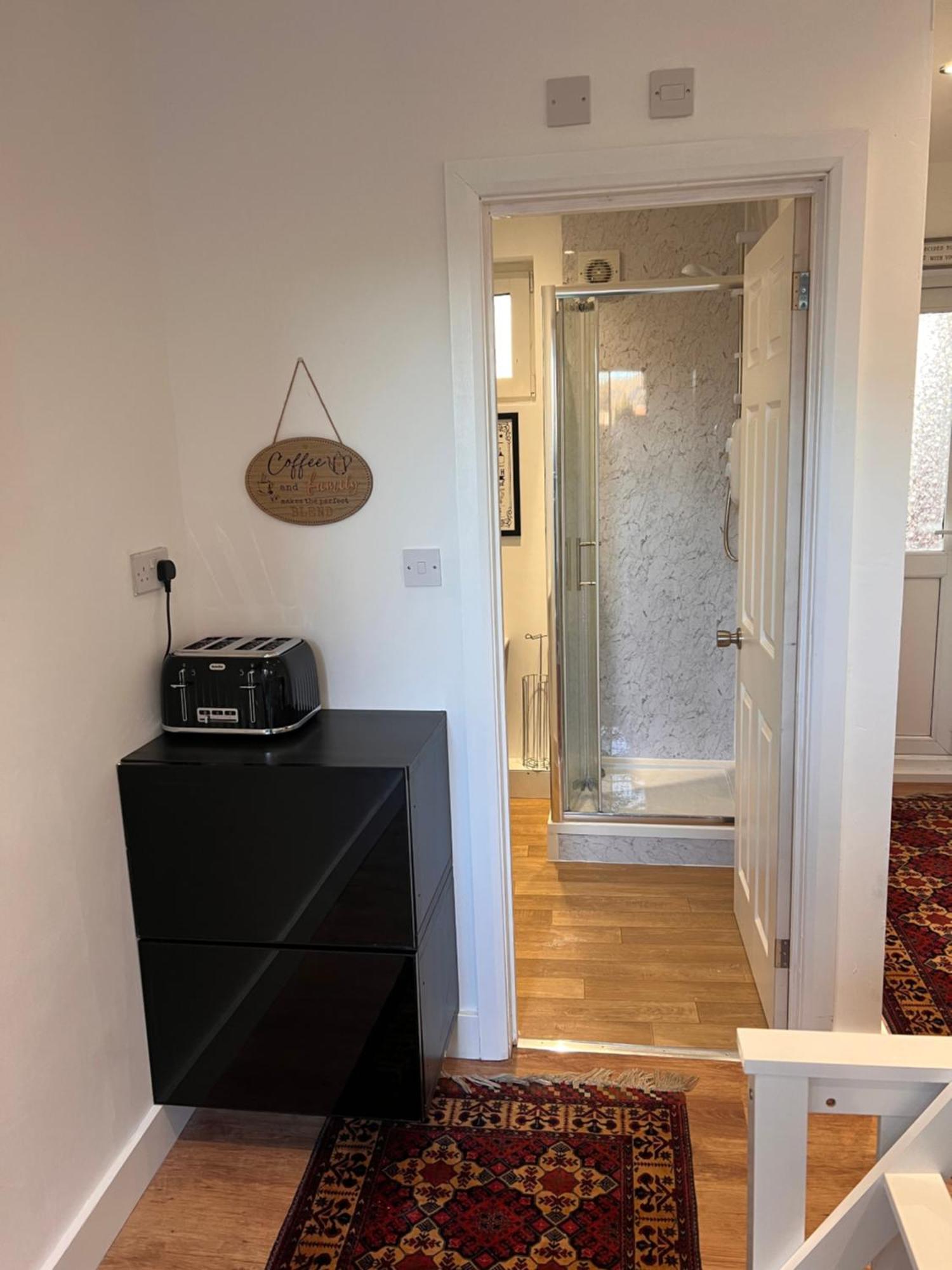 1 Bedroom & Bathroom Dorney Bagian luar foto